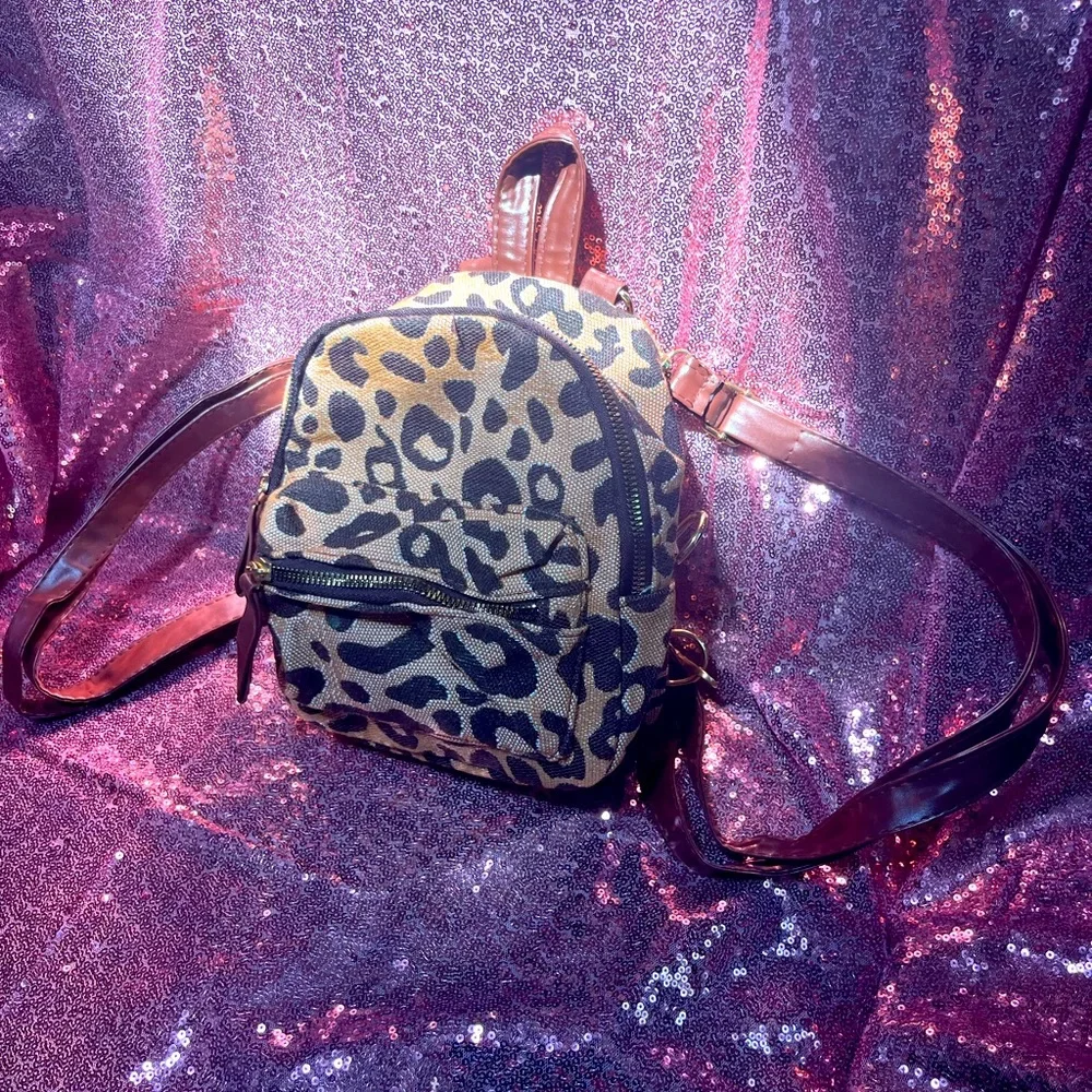 Mini Leopard Backpack - Picture 1 of 3